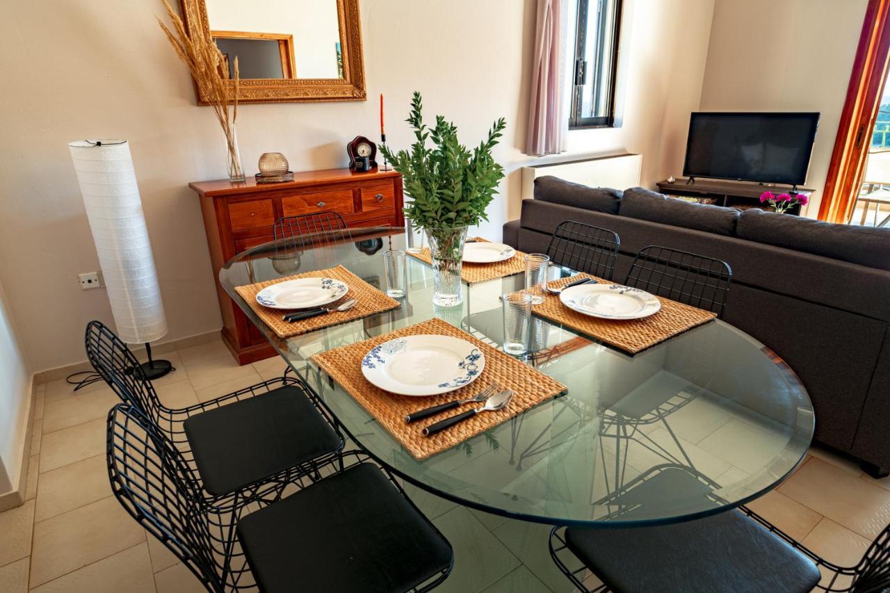 Golden Flower'S Apartment Порос Екстер'єр фото
