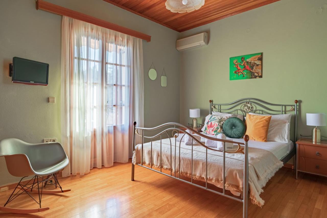 Golden Flower'S Apartment Порос Екстер'єр фото