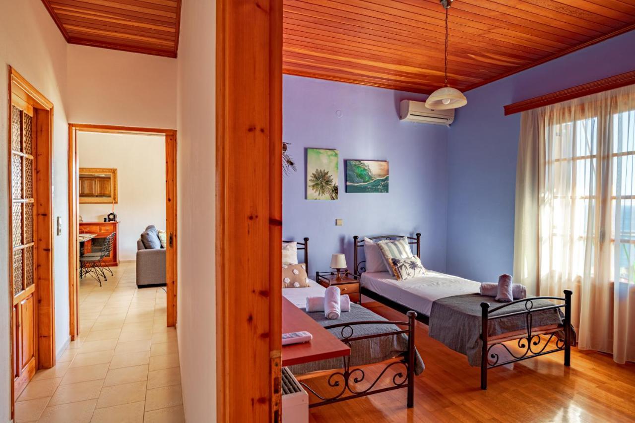 Golden Flower'S Apartment Порос Екстер'єр фото