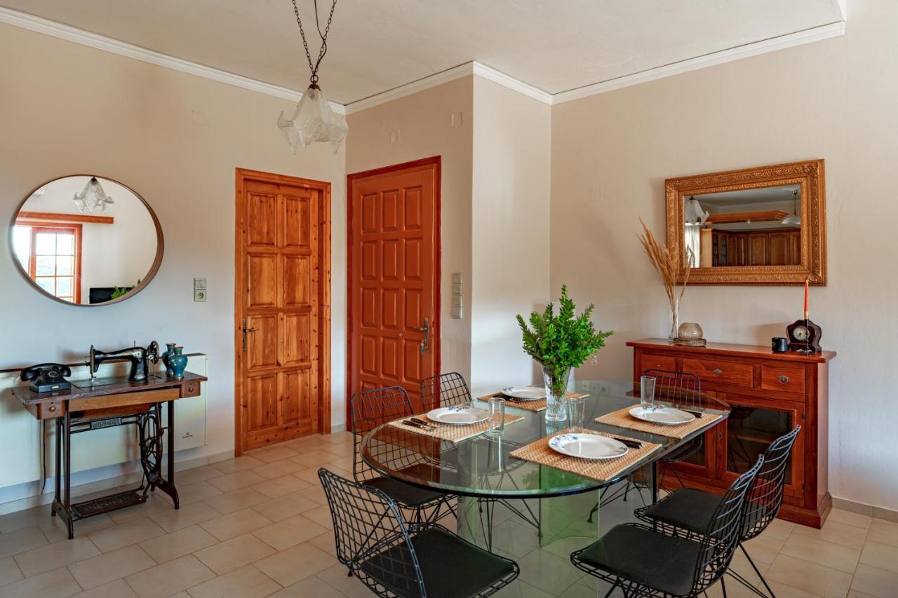 Golden Flower'S Apartment Порос Екстер'єр фото