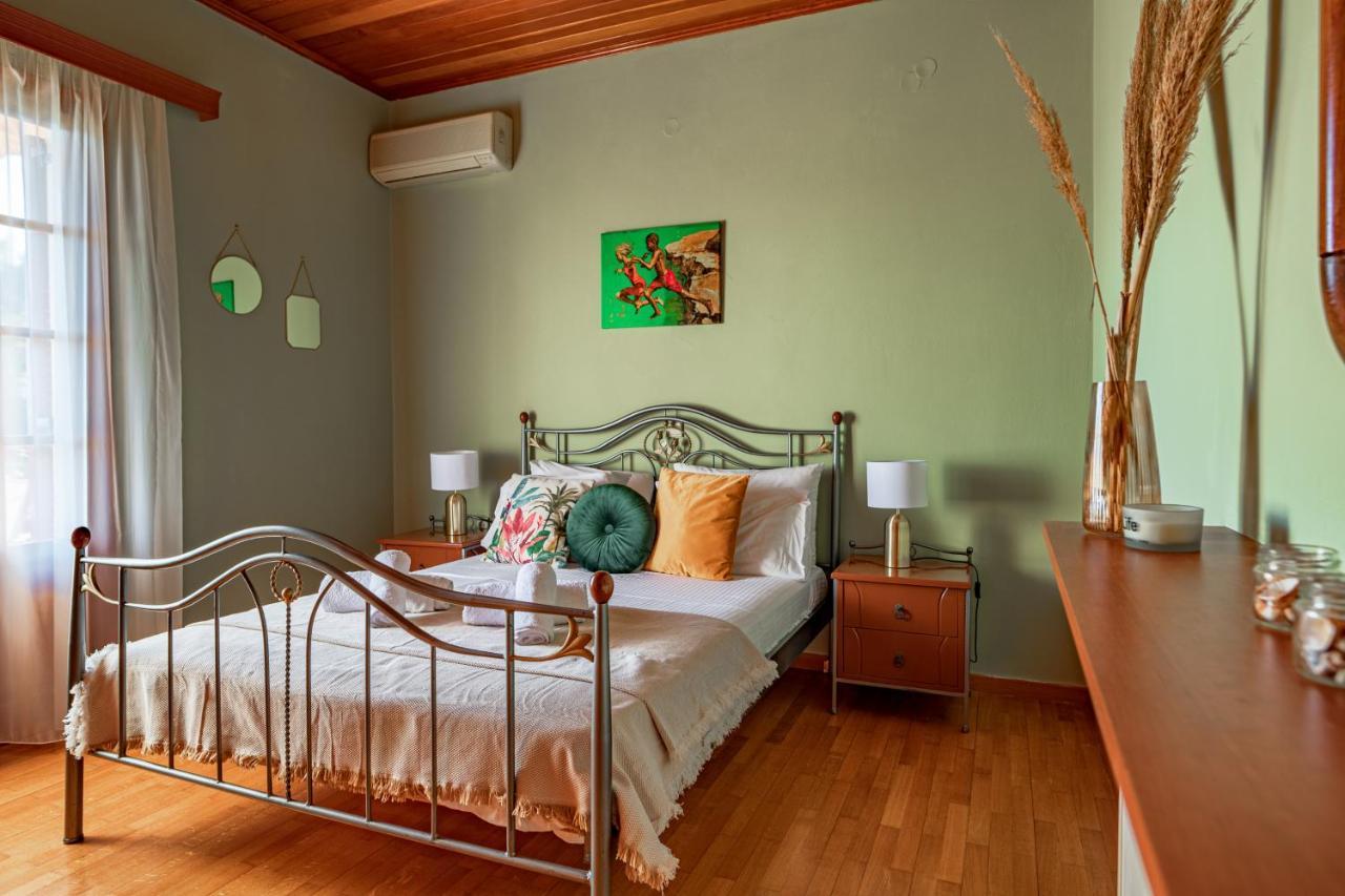 Golden Flower'S Apartment Порос Екстер'єр фото